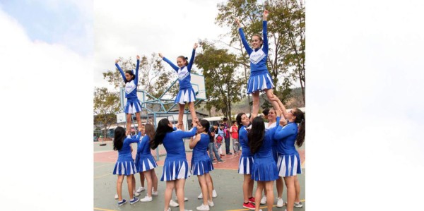 Miembros del cheerleader squad fueron las encargadas de animar los diferentes torneos en el lunes motivacional de Macris School