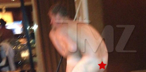 Príncipe Harry al desnudo