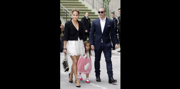 Jennifer López asistió junto a su hija al desfile Chanel