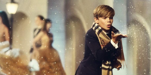 Romeo Beckham vuelve a Burberry