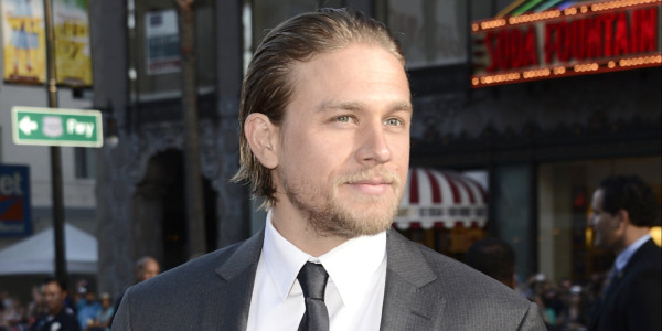 Cuando se presentó el reparto en septiembre, muchos manifestaron por internet que el actor de Pacific Rim no correspondía al rol del multimillonario seductor Christian Grey.