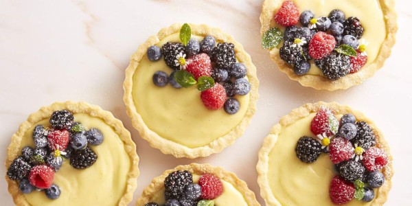 <br/>4. Prepárale un postre. En lo personal no soy muy buena haciendo repostería, pero muchos tienen ese don así que pueden hacerle un pastel o el postre favorito a mamá. Y para los que como yo no tienen ese don, tienen la opción de pedirle a aquellas artistas reposteras como Palatto Bakery, Add An Extra Plate y Gaby Montoya Catering.<br/>