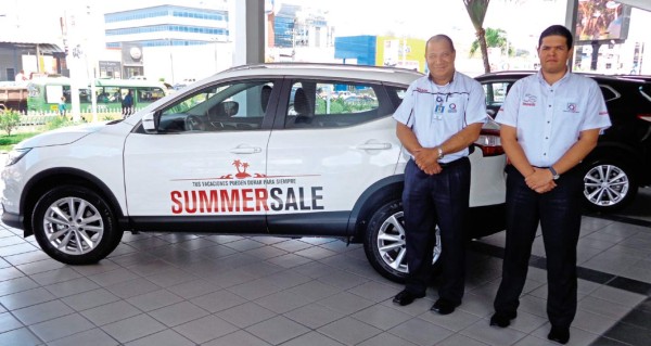 Omar Mejía y Leonardo Castillo presentaron la promoción de verano 2015 de Nissan 'Tus vacaciones pueden durar para siempre'