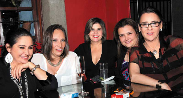 Noche de fiesta en Rojo