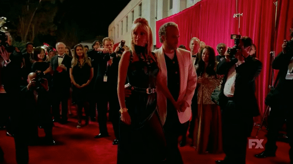 En el 2018 este vestido negro mini fue adaptado para la actriz Penélope Cruz quien dio vida a Donatella Versace en la serie de television ‘’American Crime Story: El Asesinato de Gianni Versace’’.