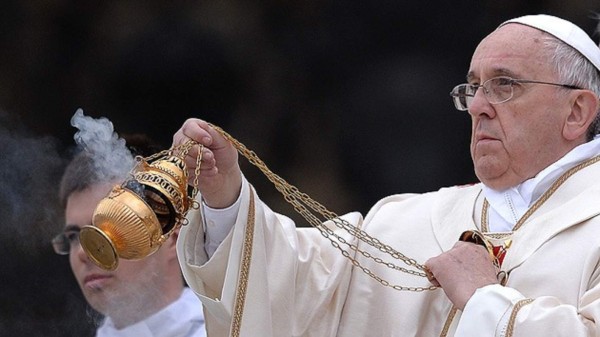 El papa Francisco durante la ceremonia de canonizaciòn de Juan Pablo II y Juan XXIII