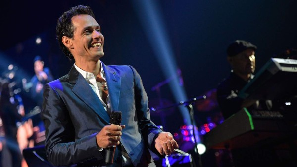 Marc Anthony posó con su nueva conquista
