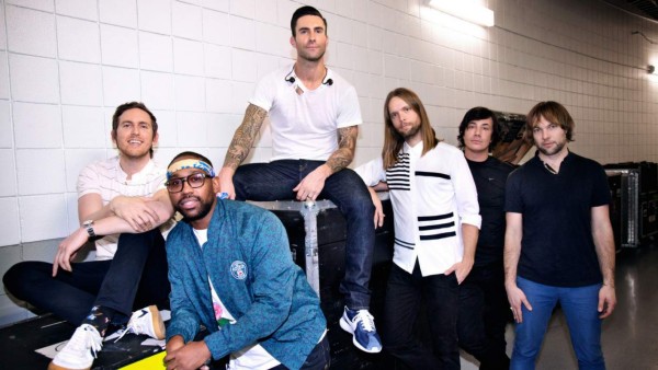 Maroon 5<br/>La banda musical ayuda a promover el uso de energía solar y el reciclaje en todos sus conciertos. Desde el 2008 los autobuses que usan en sus tours utilizan el biodiesel como fuente de energía. La banda también ha donado gran parte de sus ganancias de los conciertos a “Global Cool”, una organización británica que trabaja por la caridad del cambio climático en el planeta.<br/>