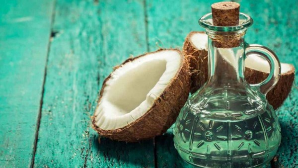 Cómo usar aceite de coco en el pelo