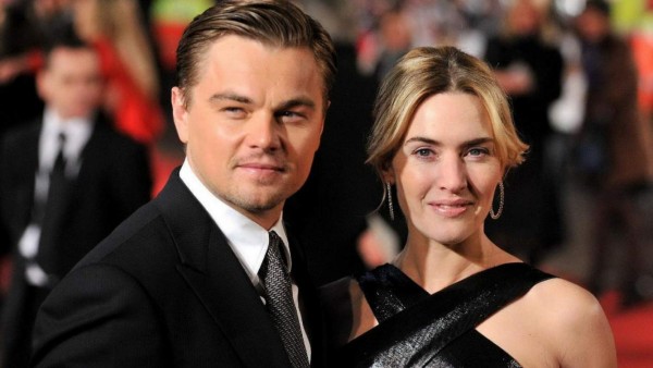 Leonardo DiCaprio y Kate Winslet juntos en la playa