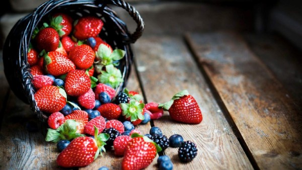 Ayudan al control de peso<br/>Los frutos rojos contienen altas cantidades de agua y fibra que te hacen sentir más llena, ¡perfectas para las dietas!<br/>