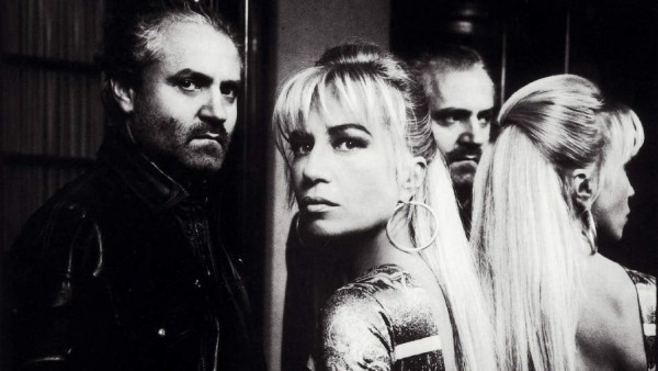 Se cree que Gianni y Donatella eran “rivales” por conflicto entre ellos sobre el poder de la empresa. Sin embargo Donatella hoy al frente de la marca asegura que fueron muy unidos a pesar de cualquier dificultad.