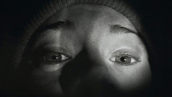 5. El proyecto de la Bruja de Blair (1999 - Daniel Myrick)<br/><br/>Un falso documental lleno de reacciones reales de los actores. Esta gran película marcó una forma nueva de ver el cine de terror; película tipo falso documental, que inspiró a otras como 'Actividad Paranormal'; es una de las películas económicamente más ganadoras de la historia: por cada mil dólares invertidos, recogieron 10 millones más.<br/>