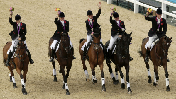 Kate y Guillermo vibran con medalla de Zara Phillips