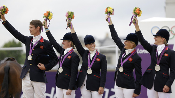 Kate y Guillermo vibran con medalla de Zara Phillips