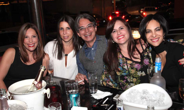 Noche de fiesta en Rojo