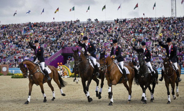 Kate y Guillermo vibran con medalla de Zara Phillips