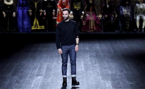'Quería imaginar lo que podría pasar si el pasado pudiera vernos', manifestó Nicolas Ghesquière, director artístico de Louis Vuitton.