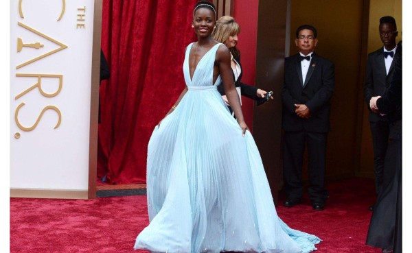 Lupita Nyong'o, Oscars 2014. Traje de Prada.