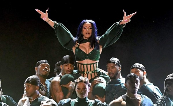 Cardi B se sincera a la prensa y cuenta de su pasado<br/>La rapera declaró que en su pasado trabajó como stripper y que en varias ocasiones se drogó y robó a su clientes.