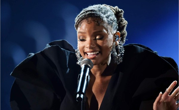 Halle Bailey protagonizará 'La Sirenita' en la pantalla grande.<br/>La noticia de que la actriz estadounidense daría vida a Ariel en La Sirenita desató comentarios negativos a nivel mundial.<br/>