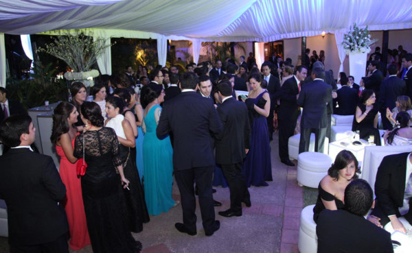 La boda de René Serrano y Elisa García