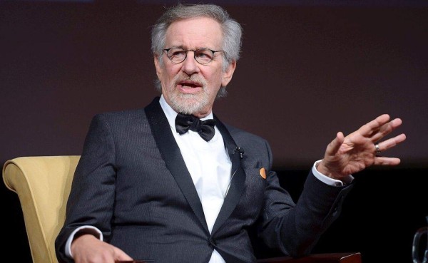 La primera opción de George Lucas para dirigir Return of the Jedi era Steven Spielberg. Sin embargo, a este último se le prohibió colaborar con Lucas por problemas del Sindicato de Directores de Estados Unidos. De cualquier forma, Spielberg terminó ayudando en la grabación del episodio VII.