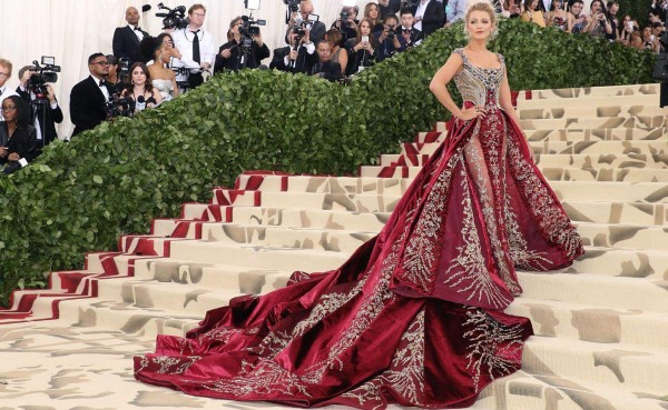 Blake Lively, Met Gala 2018. Atuendo de Versace.