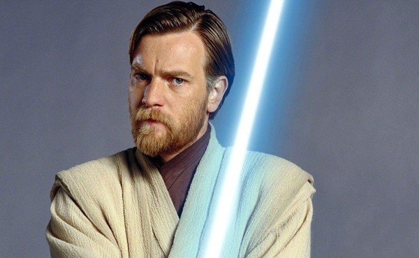 Los sables de luz no emiten ningún sonido en filmación, son agregados en la posproducción. Aún así, eso no evitó que los actores, especialmente Ewan McGregor, imitaran sus sonidos al 'pelear' con ellos