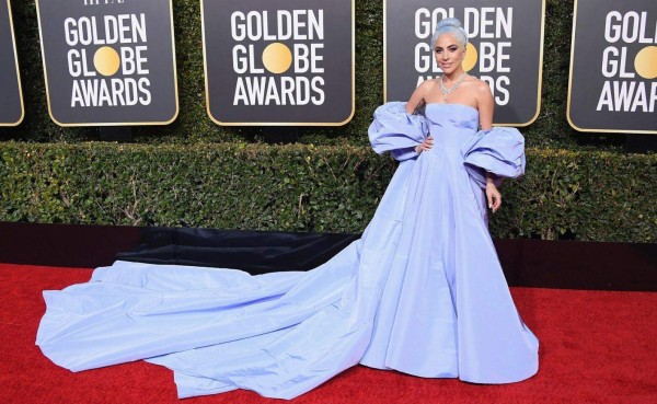 Lady Gaga, Globos de Oro 2019. Con Valentino.