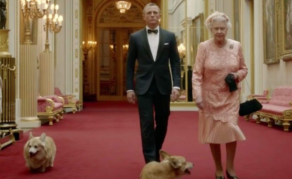 La Reina Isabel hizo un cameo junto a Daniel Craig en la inaguración de los Juegos Olímpicos de Londres en 2012.