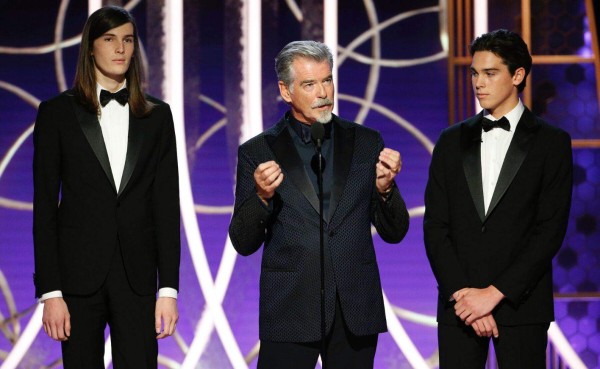 Pierce Brosnan y sus hijos subieron al escenario para hablar sobre los incendios en Australia.