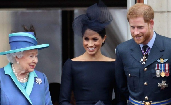 Reina Isabel apoya decisión del Príncipe Harry y Meghan Markle