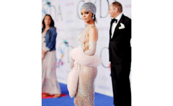 Rihanna, CFDA Awards 2014. Diseño de Adam Selmen.