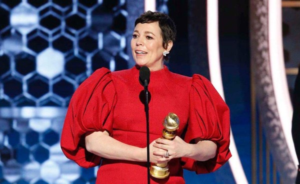 ¡Larga vida a la Reina! Olivia Colman ganó como mejor actriz de serie - drama, por su interpretación de la Reina Isabel en The Crown.
