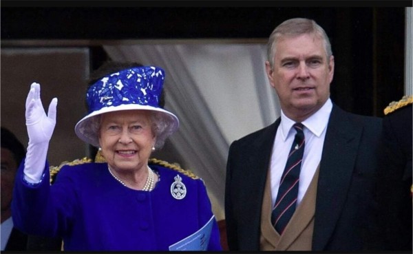 El Príncipe Andrés renuncia a sus deberes reales<br/>A través de un comunicado oficial, el Palacio de Buckingham anunció que el tercer hijo de la Reina Isabel se retiraría debido a los escándalos de abuso de menores. <br/>