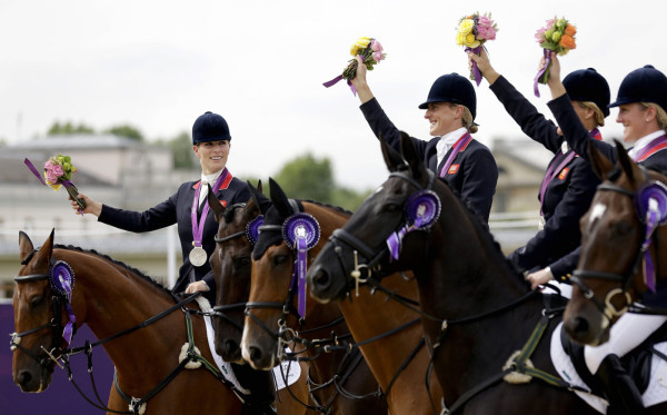 Kate y Guillermo vibran con medalla de Zara Phillips