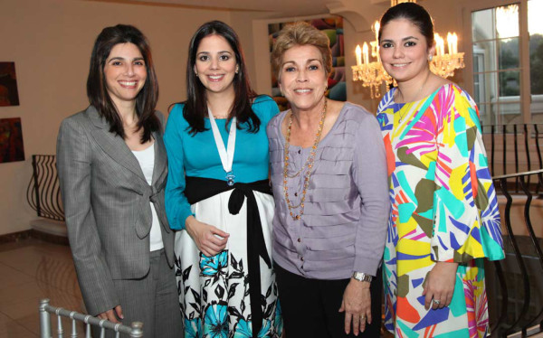 Fiesta azul para Mireya Rock