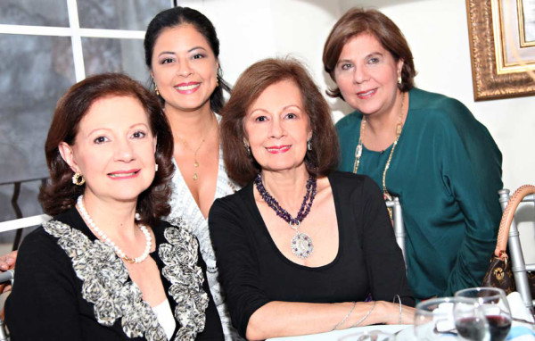 Fiesta azul para Mireya Rock