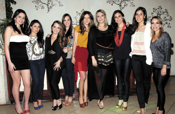 Rebecca Losk, Elena Kafie, María José Alvarenga, Alia Kafati-Castillo, Tyara Kafie, Heizel Alvarado, Pyubani Williams, Isabel Pascua y Ana Sofía Alonzo(Foto: Héctor Hernández)