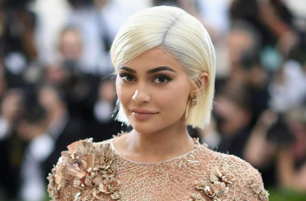 Kylie Jenner compró la imitación del Kylie Cosmetics