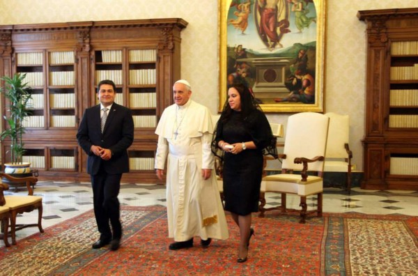 El papa Francisco recibió a Juan Orlando Hernández