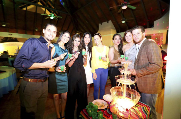 Fiesta para Natalie Pagels y Tavi Canahuati