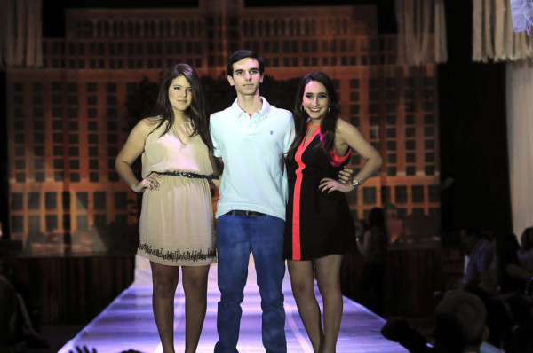 Desfile de modas de la EIS