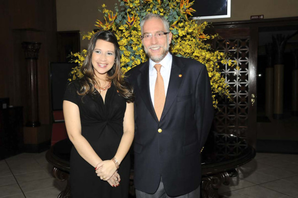 Pamela Coello y Roberto Holguin.