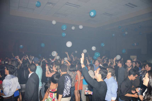 Una noche llena de música, baile y diversión