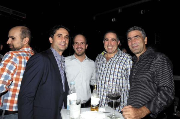 Turn up the night en Hanawa