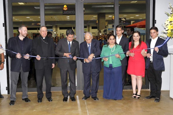 Apertura de Mega Larach Periférico