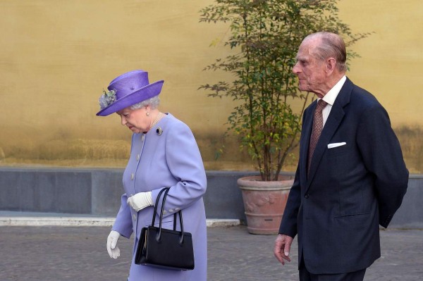 Isabel II arriba al Vaticano