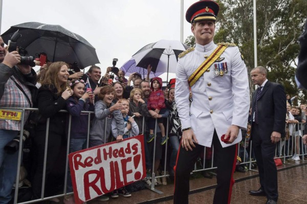 Príncipe Harry: el selfie esta corrompiendo a la juventud